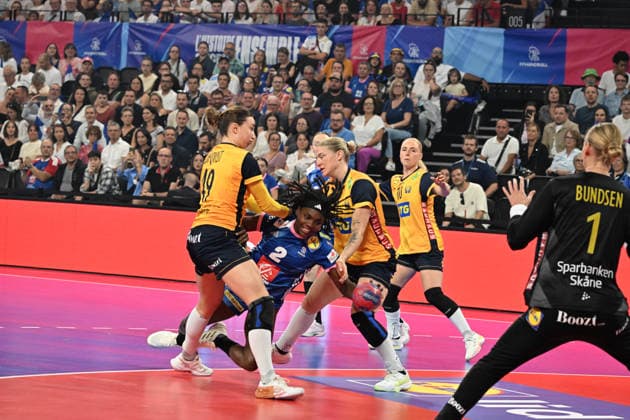 Handball : France v Suede - Match Amical 26 09 2926 NOCANDY Meline of France during the friendly match between France and Sweden at LDLC Arena on September 26, 2026 in Lyon, France LYONFrance  Copyright: xMouradxAllilix