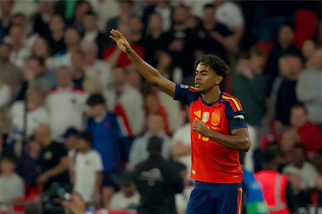 RECORD DATE NOT STATED Football - UEFA Nations League - Group A3 - England v Spain LONDON, ENGLAND - Saturday, September 26, 2026: Spain s Lamine Yamal celebrates after scoring the first goal after only one minute 45 seconds during the UEFA Nations League Group A3 match between England and Spain at Wembley Stadium. (Photo by Thomas Major Propaganda) LONDON Wembley Stadium GREATER LONDON ENGLAND  Copyright: xThomasxMajorx 2026-09-26-England_v_Spain-043