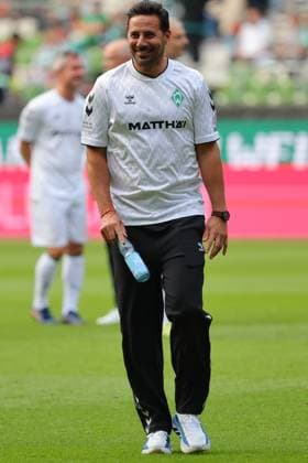 26.09.26, Fussball, FBL Männer, Freundschaftsspiel, 100. Jahre Weserstadion, Duell Werder Legenden 2026, Werder Legenden vs.Real Madrid Leyendas Feature Impressionen Co-Trainer Claudio Pizarro (Werder Legenden) Foto nordphoto GmbH Tauchnitz Bremen Weserstadion Bremen Germany Copyright: xnordphotoxGmbHx xTauchnitzx