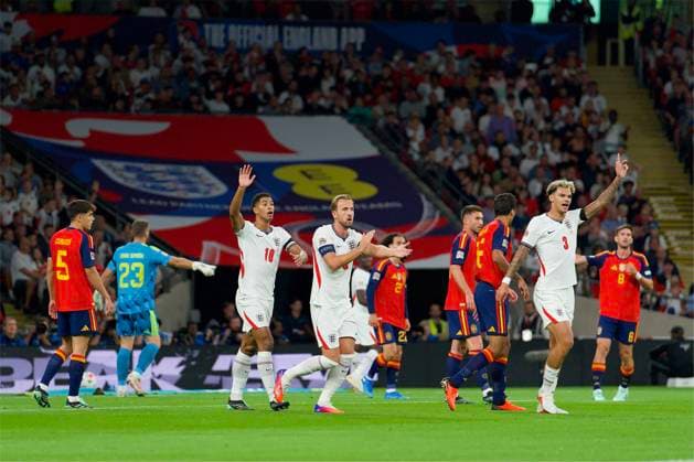 RECORD DATE NOT STATED Football - UEFA Nations League - Group A3 - England v Spain LONDON, ENGLAND - Saturday, September 26, 2026: England s Jude Bellingham, Harry Kane and Nico O Reilly appeal for a penalty for handball during the UEFA Nations League Group A3 match between England and Spain at Wembley Stadium. (Photo by Thomas Major Propaganda) LONDON Wembley Stadium GREATER LONDON ENGLAND  Copyright: xThomasxMajorx 2026-09-26-England_v_Spain-049