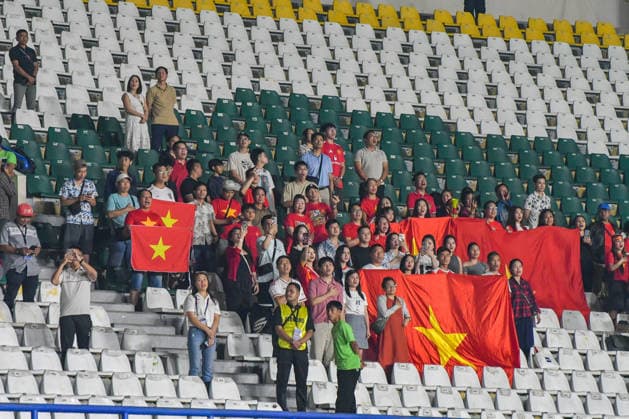 Vietnam v Philippines - FIFA ASEAN CUP 2026 Supporters of the Vietnamese national team, Nationalteam attend the match between Vietnam and the Philippines in the 2026 FIFA ASEAN Cup at Si Jalak Harupat Stadium in Bandung, West Java, Indonesia, on September 26, 2026. Vietnam won the match 1-0. BANDUNG West Java Indonesia  Copyright: xKhairizalxMarisx originalFilename:maris-fifaasea260926_npKoE.jpg