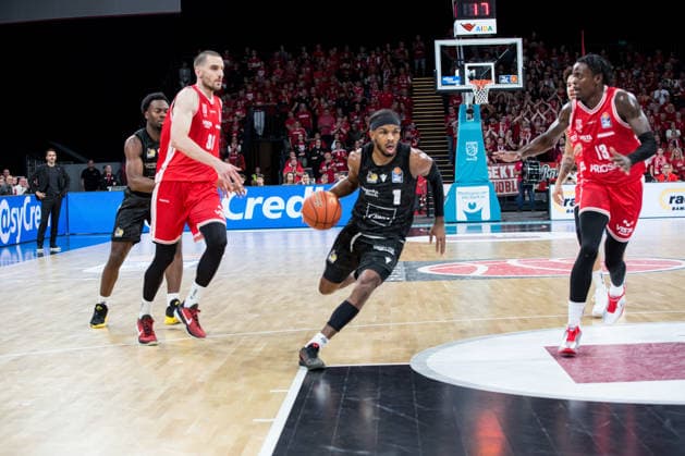 Bamberg, Deutschland 26. September 2026: 1. BBL - 2026 2027 - Sp. 3 - BMA365 Bamberg Baskets gegen MHP Riesen Ludwigsburg Im Bild: Justin Kier (Ludwigsburg) zieht zum Korb Brose Arena Bayern Copyright: xFotostandx xSchmittx
