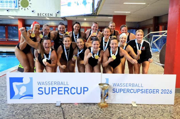 26.09.2026, GER DEU, Deutschland, Super Cup im Damen Wasserball, Spandau 04 vs BW Bochum Supercup 2026 Sieger Spandau 04, Pokal nordphoto GmbH Engler Berlin Schwimmhalle-Schoeneberg Berlin Deutschland Copyright: xNordphotox xEnglerx
