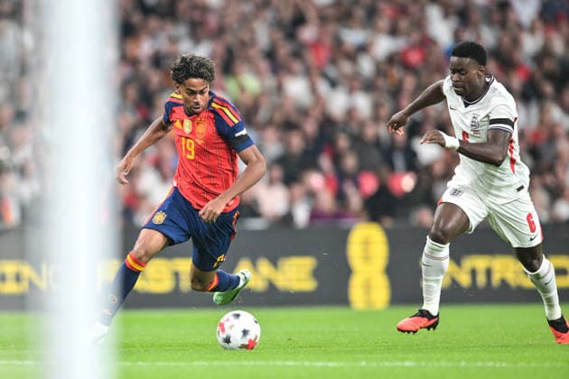 Lamine Yamal of Spain drives forward with the ball during the Nations League match between England and Spain at Wembley Stadium, London, England on 26 September 2026. Copyright: xPhilxHutchinsonx 45460007