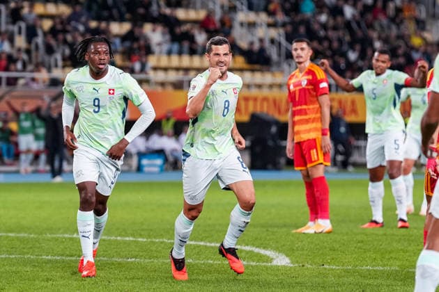 Fussball: UEFA Nations League 2026 2027, 26.09.2026 - Nordmazedonien vs. Schweiz (National Arena Todor Proeski); Remo Freuler (8, Schweiz) trifft zum 1:0 für die Schweizer Nationalmannschaft, Tor, Torjubel, Johan Manzambi (9, Schweiz), Jubel Copyright: xValentinxDomgjonix