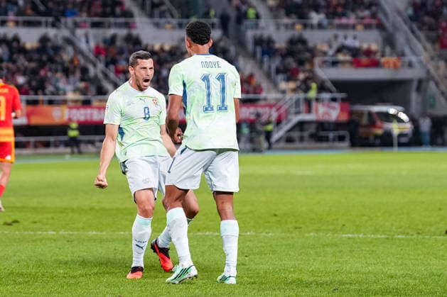 Fussball: UEFA Nations League 2026 2027, 26.09.2026 - Nordmazedonien vs. Schweiz (National Arena Todor Proeski); Remo Freuler (8, Schweiz) trifft zum 1:0 für die Schweizer Nationalmannschaft, Tor, Torjubel, Dan Ndoye (11, Schweiz) Copyright: xValentinxDomgjonix