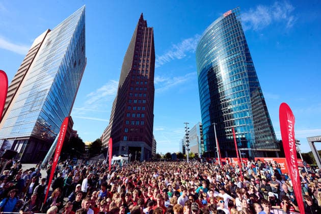 Generali Mini Marathon der Schulen, Start am Potsdamer Platz, Stimmungsbild, GER, BMW Berlin Marathon 2026, Mini Marathon der Berliner Schulen, 26.09.2026 GER, BMW Berlin Marathon 2026, Mini Marathon der Berliner Schulen, 26.09.2026 Berlin Copyright: xEibner-Pressefotox xClaudiusxRauchx EP_CRH