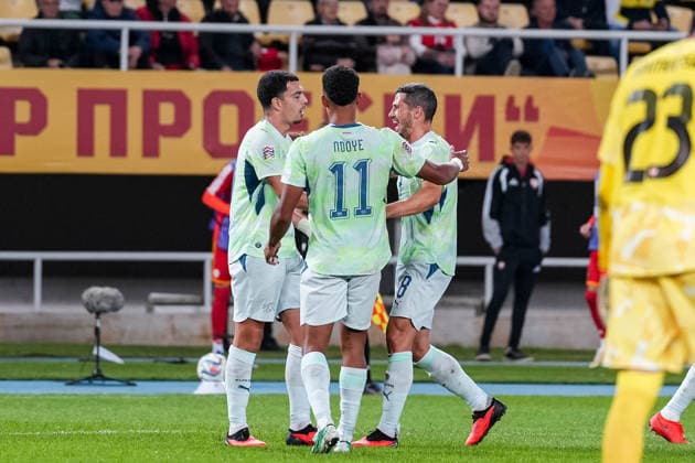 Fussball: UEFA Nations League 2026 2027, 26.09.2026 - Nordmazedonien vs. Schweiz (National Arena Todor Proeski); Zeki Amdouni (10, Schweiz) jubelt nach dem Treffer zum 2:0 für die Schweiz, Dan Ndoye (11, Schweiz), Remo Freuler (8, Schweiz) Copyright: xValentinxDomgjonix