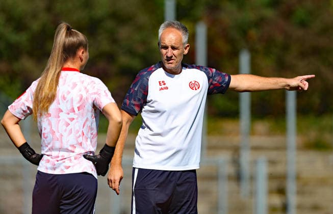 Football Women german DFB Pokal Cup 2026 - 2027 Fc Ingolstadt-FSV Mainz Mainz Goalkeeper Coach Elvir Smajlovic gestures during the Women German DFB Pokal Cup 2026 - 2027 football match between Fc Ingolstadt and 1.FSV Mainz 05 at ESV Stadium in Ingolstadt , Bayern , Germany . September 26th , 2026 Photo by Davide Elias Copyright: xDavidexEliasx