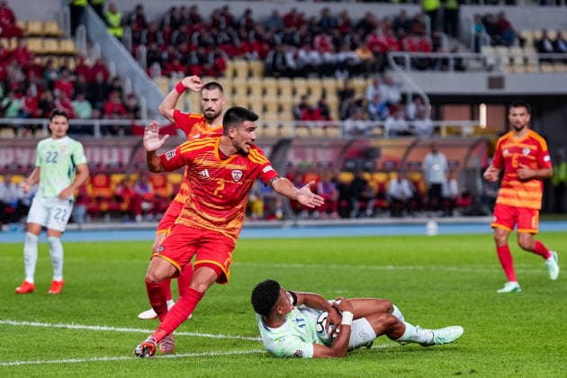 Fussball: UEFA Nations League 2026 2027, 26.09.2026 - Nordmazedonien vs. Schweiz (National Arena Todor Proeski); Bojan Ilievski (2, Nordmazedonien), Dan Ndoye (11, Schweiz) Copyright: xValentinxDomgjonix