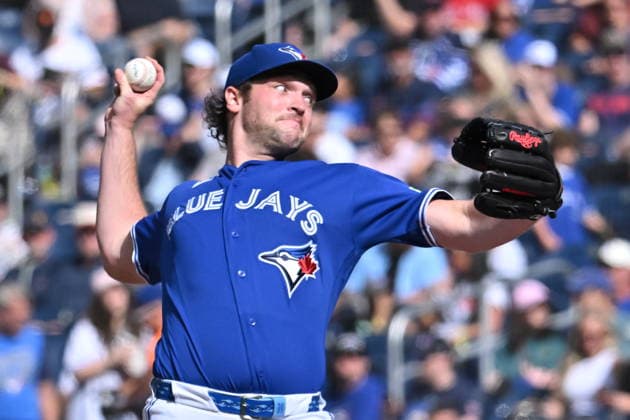 September 26, 2026, Toronto, On, Canada: Toronto Blue Jays starting pitcher Trey Yesavage (39) throws to a Cincinnati Reds batter during first inning MLB, Baseball Herren, USA baseball action in Toronto on Saturday, Sept. 26, 2026. Canada News - September 26, 2026  - ZUMAc35_ 20260926_zaf_c35_043 Copyright: xJonxBlackerx