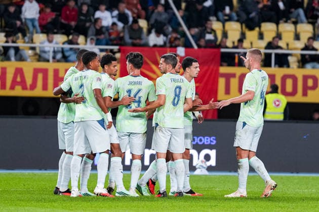 Fussball: UEFA Nations League 2026 2027, 26.09.2026 - Nordmazedonien vs. Schweiz (National Arena Todor Proeski); Jubelnde Schweizer nach dem 3:0 durch Zeki Amdouni (10, Schweiz), Torjubel, Tor Copyright: xValentinxDomgjonix