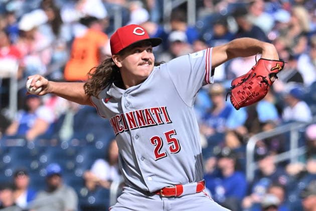 September 26, 2026, Toronto, On, Canada: Cincinnati Reds starting pitcher Rhett Lowder (25) throws to a Toronto Blue Jays batter during first inning MLB, Baseball Herren, USA baseball action in Toronto on Saturday, Sept. 26, 2026. Canada News - September 26, 2026  - ZUMAc35_ 20260926_zaf_c35_049 Copyright: xJonxBlackerx