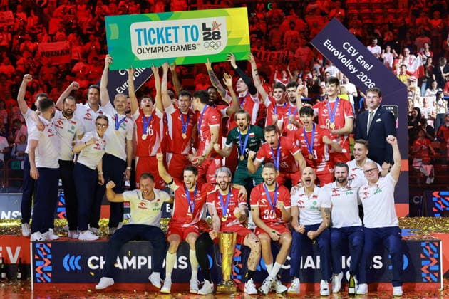 26.09.2026 MEDIOLAN WLOCHY ( MILAN ITALIA ) UNIPOL FORUM SIATKOWKA MEZCZYZN MISTRZOSTWA EUROPY W SIATKOWCE FINAL RUNDA FINALOWA ( CEV EUROVOLLEY 2026 MEN FINAL ROUND FINAL MATCHES MEN S VOLLEYBALL GAME POLAND - FRANCE ) MECZ POLSKA - FRANCJA NZ. TICKET TO OLYMPIC GAME BILET NA IGRZYSKA OLIMPIJSKIE RADOSC ZWYCIESTOW POLSKA MISTRZEM EUROPY NA ZDJECIU JAKUB POPIWCZAK MARCIN KOMENDA KAMIL SEMENIUK , BARTLOMIEJ LEMANSKI. . WILFREDO LEON VENERO ALEKSANDER SLIWKA ARTUR SZALPUK JAKUB NOWAK KAMIL SEMENIUK MAKSYMILIAN GRANIECZNY TOMASZ FORNAL BARTLOMIEJ BALADZ SZYMON JAKUBISZAK NIKOLA GRBIC SZTAB TRENERSKI Z PRAWEJ STRONY W GARNITURZE SEBASTIAN SWIDERSKI FOTO JAKUB PIASECKI CYFRASPORT NEWSPIX.PL --- newspix.pl 
