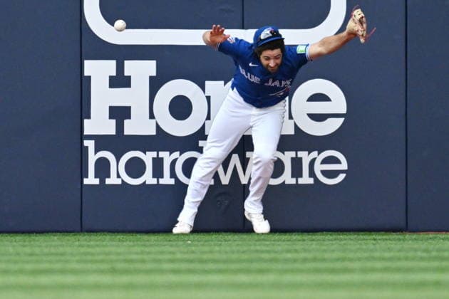 September 26, 2026, Toronto, On, Canada: Toronto Blue Jays Josh Smith (9) collides with the left field wall in an unsuccessful effort to catch a fly ball off the bat of Cincinnati Reds Hector Rodriguez during fifth inning MLB, Baseball Herren, USA baseball action in Toronto on Saturday, Sept. 26, 2026. Canada News - September 26, 2026  - ZUMAc35_ 20260926_zaf_c35_086 Copyright: xJonxBlackerx