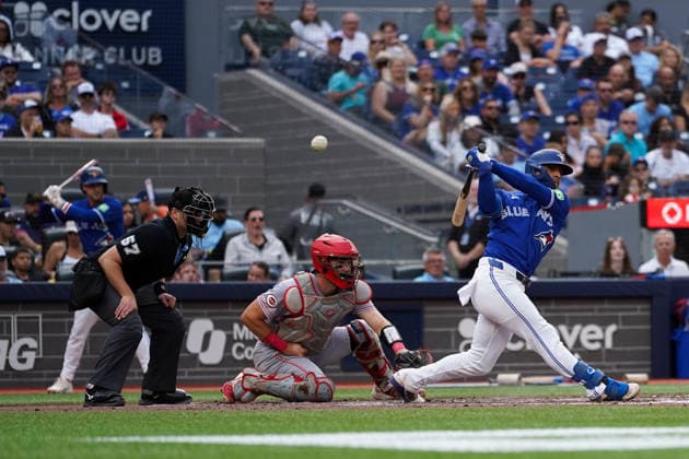 Cincinnati Reds v Toronto Blue Jays - MLB, Baseball Herren, USA George Springer 4 of the Toronto Blue Jays swings during the game against the Cincinnati Reds at Rogers Centre on September 26, 2026, in Toronto, Ontario, Canada. (Photo by Leonardo Ramirez Eyepix Group) Copyright: xLeonardoxRamirez xEyepixxGroupx LR_26092026_197841