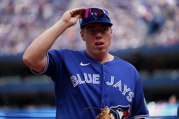 Cincinnati Reds v Toronto Blue Jays - MLB, Baseball Herren, USA Trey Yesavage 39 of the Toronto Blue Jays adjusts his sunglasses during the game against the Cincinnati Reds at Rogers Centre on September 26, 2026, in Toronto, Ontario, Canada. (Photo by Leonardo Ramirez Eyepix Group) Copyright: xLeonardoxRamirez xEyepixxGroupx LR_26092026_197825