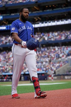 Cincinnati Reds v Toronto Blue Jays - MLB, Baseball Herren, USA Vladimir Guerrero Jr. 27 of the Toronto Blue Jays looks on from the dugout during the game against the Cincinnati Reds at Rogers Centre on September 26, 2026, in Toronto, Ontario, Canada. (Photo by Leonardo Ramirez Eyepix Group) Copyright: xLeonardoxRamirez xEyepixxGroupx LR_26092026_197828