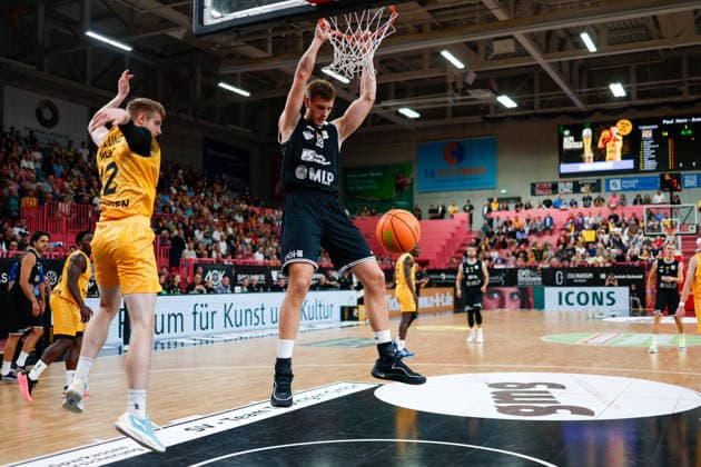Kristian Henning Sjolund (Tigers Tuebingen, 12) und Lorenz Brenneke (MLP Academics Heidelberg, 19), GER, Tigers Tuebingen vs. MLP Academics Heidelberg, Basketball, ProA, 1. Spieltag, Spielzeit 2026 2027, 26.09.2026 GER, Tigers Tuebingen vs. MLP Academics Heidelberg, Basketball, ProA, 1. Spieltag, Spielzeit 2026 2027, 26.09.2026 Tigers Tuebingen Copyright: xEibner-Pressefoto KirstenxJaegerx