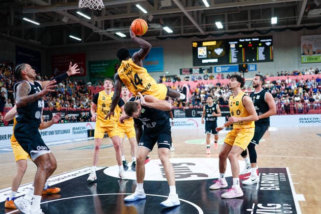 Jesse Chidera Ani (Tigers Tuebingen, 14) und Nick Muszynski (MLP Academics Heidelberg, 33), GER, Tigers Tuebingen vs. MLP Academics Heidelberg, Basketball, ProA, 1. Spieltag, Spielzeit 2026 2027, 26.09.2026 GER, Tigers Tuebingen vs. MLP Academics Heidelberg, Basketball, ProA, 1. Spieltag, Spielzeit 2026 2027, 26.09.2026 Tigers Tuebingen Copyright: xEibner-Pressefoto KirstenxJaegerx
