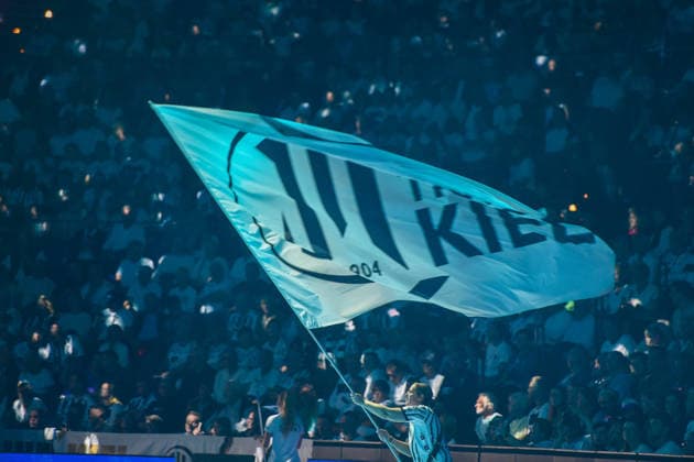 Handball I Herren I Saison 2026-2027 I Bundesliga I 6. Spieltag I THW Kiel - SG Flensburg-Handewitt I 26.09.2026 Fan, Fahne (THW Kiel) Copyright: xLobeca JanxKirschnerx