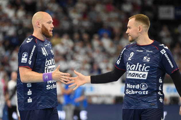 Handball I Herren I Saison 2026-2027 I Bundesliga I 6. Spieltag I THW Kiel - SG Flensburg-Handewitt I 26.09.2026 von links Arnar Freyr Arnasson (30, SG Flensburg-Handewitt), Simon Pytlick (2, SG Flensburg-Handewitt) Copyright: xLobeca JanxKirschnerx