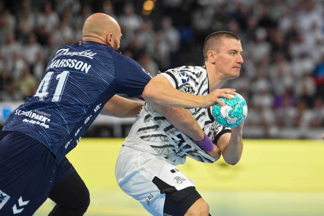Handball I Herren I Saison 2026-2027 I Bundesliga I 6. Spieltag I THW Kiel - SG Flensburg-Handewitt I 26.09.2026 von links Arnar Freyr Arnasson (30, SG Flensburg-Handewitt), Elias Ellefsen a Skipagötu (71, THW Kiel) Copyright: xLobeca JanxKirschnerx