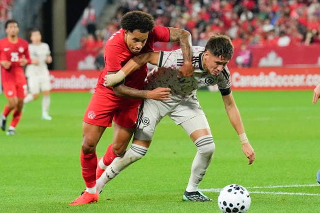 September 26, 2026, Toronto, On, CAN: Canada s Tajon Buchanan, left, battles for the ball with Chile s Ivan Roman during first half International Friendly, Länderspiel, Nationalmannschaft action, in Toronto, on Saturday, Sept. 26, 2026. Canada News - September 26, 2026 - ZUMAc35_ 20260926_zaf_c35_108 Copyright: xChrisxYoungx