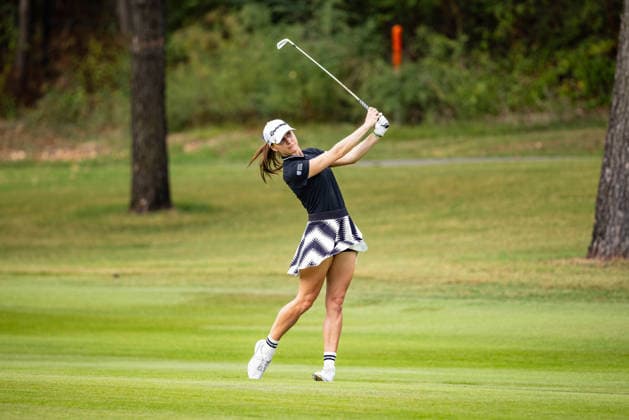 September 26, 2026, Rogers, Arkansas, USA: CHARLEY HULL hits an approach shot on the eighth hole during the second round of the Walmart NW Arkansas Championship at Pinnacle Country Club. LPGA, Golf Damen 2026: Walmart NW Arkansas Championship Round 2  - ZUMAw173 20260926_zsp_w173_058 Copyright: xLukexWelshx