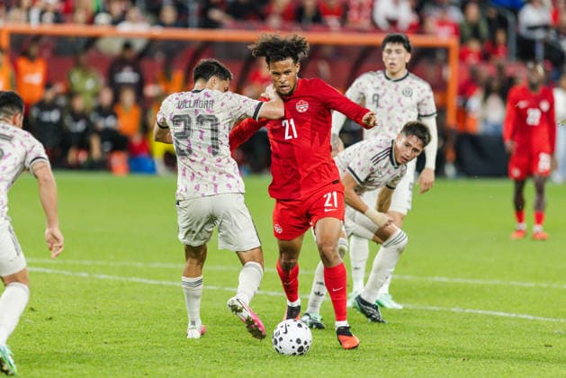 Jacen Russell-Rowe of Canada contests with Jonathan Villagra of Chile during the International Friendly, Länderspiel, Nationalmannschaft match between Canada and Chile on September 26th, 2026 in BMO Field, Toronto, Ontario, Canada Copyright: xCurtisxWongx xSPPx Sportspressphoto_SPR240814