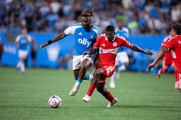 September 26, 2026: Charlotte FC offense Allan Saint-Maximin (10) gets cutoff by Chicago Fire FC defender Mbekezeli Mbokazi (4) during the first half of the MLS, Fussball Herren, USA match up at Bank of America Stadium in Charlotte, NC. Mandatory Credit: -Cal Media MLS 2026: Chicago Fire At Charlotte FC Sep 26  - ZUMAc04_ 20260926_zma_c04_406 Copyright: xScottxKinserx