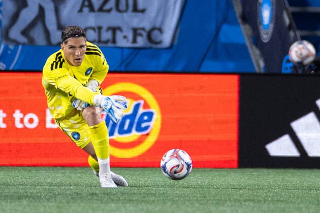 September 26, 2026: Charlotte FC goalkeeper Kristijan Kahlina (1) passes the ball upfield during the first half against the Chicago Fire FC in the MLS, Fussball Herren, USA match up at Bank of America Stadium in Charlotte, NC. Mandatory Credit: -Cal Media Charlotte United States - ZUMAc04_ 20260926_zma_c04_410 Copyright: xScottxKinserx