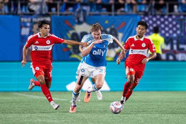 MLS, Fussball Herren, USA 2026: Chicago Fire At Charlotte FC Sep 26 September 26, 2026: Charlotte FC defense Henry Kessler (22) pushes upfield against Chicago Fire FC midfielder Johan Gomez (18) in the first half of the MLS match up at Bank of America Stadium in Charlotte, NC. Mandatory Credit: Scott Kinser-Cal Media (Credit Image: Â Scott Kinser Cal Sport Media) Charlotte Nc United States EDITORIAL USE ONLY Copyright: xx ZUMA-20260926_zma_c04_391.jpg ScottxKinserx csmphotothree526472
