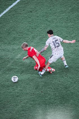 September 26, 2026, Toronto, Ontario, Toronto: Luc de Fougerolles 4 of Canada in action during International Friendly, Länderspiel, Nationalmannschaft between Canada and Chile at BMO Field, Toronto on September 26, 2026. Toronto Toronto - ZUMAn333 20260926_znp_n333_038 Copyright: xKaxLokxNgx