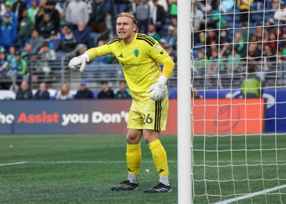 SEATTLE, WA - SEPTEMBER 26: Seattle Sounders FC goalkeeper Andrew Thomas (26) signals to players in the first half during the MLS, Fussball Herren, USA match between Minnesota United FC and Seattle Sounders FC on September 26, 2026 at Lumen Field in Seattle, Washington. (Photo by Leslie Plaza Johnson Icon Sportswire) SOCCER: SEP 26 MLS Seattle Sounders FC vs Minnesota United FC EDITORIAL USE ONLY Icon260926014