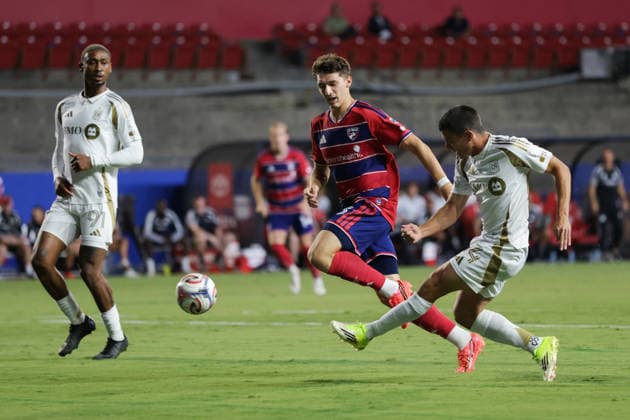 September 26, 2026, Frisco, Texas, USA: Los Angeles FC defender SERGI PALENCIA (14) (far right) kicks the ball during a soccer game between Los Angeles FC and FC Dallas at Toyota Stadium in Frisco, TX. Frisco USA - ZUMAh193 20260926_zsp_h193_002 Copyright: xDanielxMcGregor-Huyerx