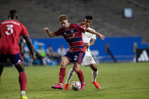 September 26, 2026, Frisco, Texas, USA: FC Dallas defender NOLAN NORRIS (32) and Los Angeles FC midfielder SERGIO VASQUEZ (20) battle for the ball during a soccer game between Los Angeles FC and FC Dallas at Toyota Stadium in Frisco, TX. Soccer 2026: FC Dallas 1:0 Los Angeles FC  - ZUMAh193 20260926_zsp_h193_003 Copyright: xDanielxMcGregor-Huyerx