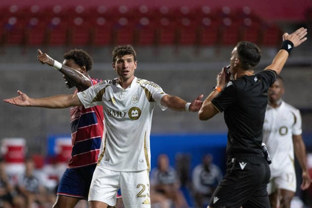 September 26, 2026, Frisco, Texas, USA: Los Angeles FC defender YEVHEN CHEBERKO (23) reacts to an offsides call during a soccer game between Los Angeles FC and FC Dallas at Toyota Stadium in Frisco, TX. Frisco USA - ZUMAh193 20260926_zsp_h193_014 Copyright: xDanielxMcGregor-Huyerx