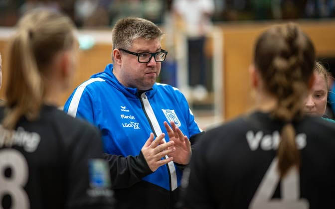 Volleyball, Saison 2026 2027, Dritte Liga West, 26.09.2026, 03. Spieltag, Frauen, BW Dingden (schwarz) vs. FCJ Koeln (rot) Marvin Hansmann (Trainer BW Dingden), Hamminkeln Sporthalle am Mumbeckerbach NRW Deutschland