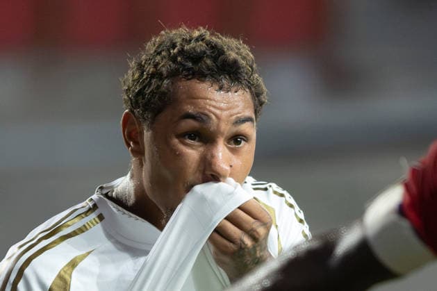 September 26, 2026, Frisco, Texas, USA: Los Angeles FC forward ARMINDO SIEB (9) wipes his face during a soccer game between Los Angeles FC and FC Dallas at Toyota Stadium in Frisco, TX. Frisco USA - ZUMAh193 20260926_zsp_h193_019 Copyright: xDanielxMcGregor-Huyerx