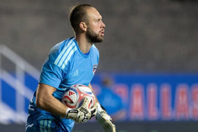 September 26, 2026, Frisco, Texas, USA: FC Dallas goalkeeper JONATHAN SIROIS (40) moves the ball during a soccer game between Los Angeles FC and FC Dallas at Toyota Stadium in Frisco, TX. Soccer 2026: FC Dallas 1:0 Los Angeles FC  - ZUMAh193 20260926_zsp_h193_022 Copyright: xDanielxMcGregor-Huyerx