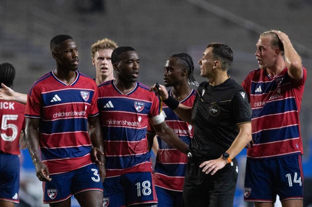 September 26, 2026, Frisco, Texas, USA: FC Dallas players surround the head official during a soccer game between Los Angeles FC and FC Dallas at Toyota Stadium in Frisco, TX. Soccer 2026: FC Dallas 1:0 Los Angeles FC  - ZUMAh193 20260926_zsp_h193_027 Copyright: xDanielxMcGregor-Huyerx