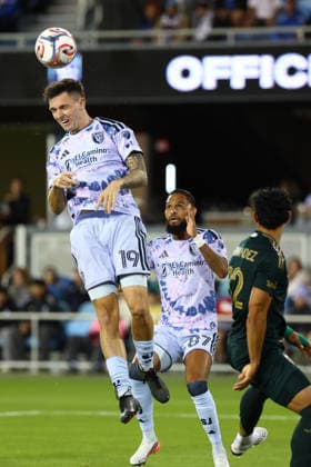 SAN JOSE, CA - SEPTEMBER 26: San Jose Earthquakes forward Preston Judd (19) heads the ball in for a gaol during a MLS, Fussball Herren, USA match between the Portland Timbers and the San Jose Earthquakes on September 26, 2026, at PayPal Park in San Jose, CA. (Photo by Trinity Machan) SOCCER: SEP 26 MLS San Jose Earthquakes vs Portland Timbers EDITORIAL USE ONLY Icon260926000107754