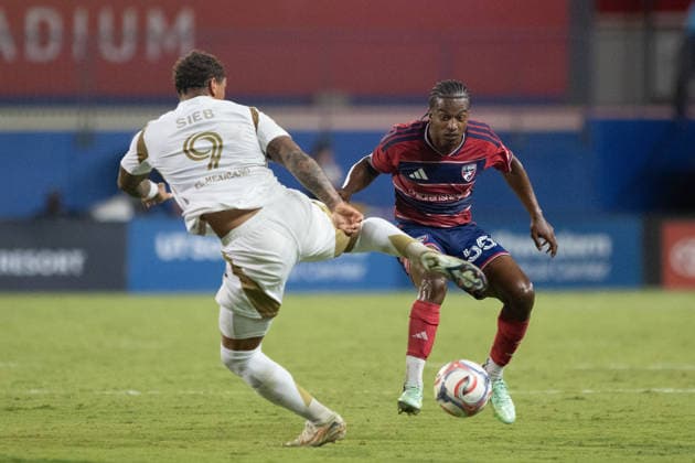 September 26, 2026, Frisco, Texas, USA: FC Dallas midfielder KAICK (55) defends Los Angeles FC forward ARMINDO SIEB (9) during a soccer game between Los Angeles FC and FC Dallas at Toyota Stadium in Frisco, TX. Frisco USA - ZUMAh193 20260926_zsp_h193_030 Copyright: xDanielxMcGregor-Huyerx