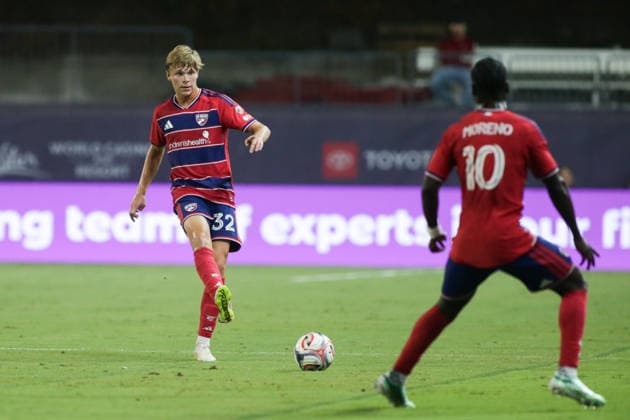 September 26, 2026, Frisco, Texas, USA: FC Dallas defender NOLAN NORRIS (32) passes the ball during a soccer game between Los Angeles FC and FC Dallas at Toyota Stadium in Frisco, TX. Soccer 2026: FC Dallas 1:0 Los Angeles FC  - ZUMAh193 20260926_zsp_h193_037 Copyright: xDanielxMcGregor-Huyerx