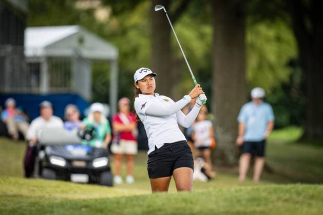 September 26, 2026, Rogers, Arkansas, USA: SUVICHAYA VINIJCHAITHAM hits her third shot from the rough on the 18th hole during the second round of the Walmart NW Arkansas Championship at Pinnacle Country Club. LPGA, Golf Damen 2026: Walmart NW Arkansas Championship Round 2  - ZUMAw173 20260926_zsp_w173_088 Copyright: xLukexWelshx
