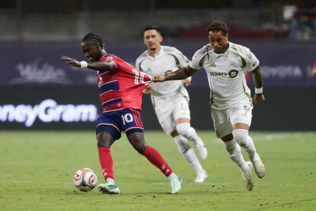 September 26, 2026, Frisco, Texas, USA: Los Angeles FC forward ARMINDO SIEB (9) (right) grabs the jersey of FC Dallas forward SANTIAGO MORENO (10) (left) during a soccer game between Los Angeles FC and FC Dallas at Toyota Stadium in Frisco, TX. Soccer 2026: FC Dallas 1:0 Los Angeles FC  - ZUMAh193 20260926_zsp_h193_046 Copyright: xDanielxMcGregor-Huyerx