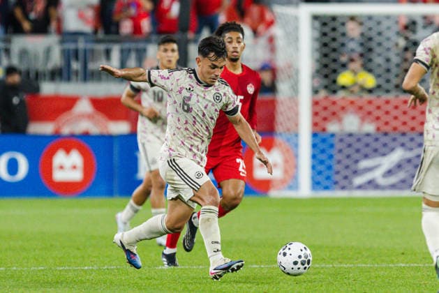 Vicente Pizarro of Chile controls the ball during the International Friendly, Länderspiel, Nationalmannschaft match between Canada and Chile on September 26th, 2026 in BMO Field, Toronto, Ontario, Canada Copyright: xCurtisxWongx xSPPx Sportspressphoto_SPR240850