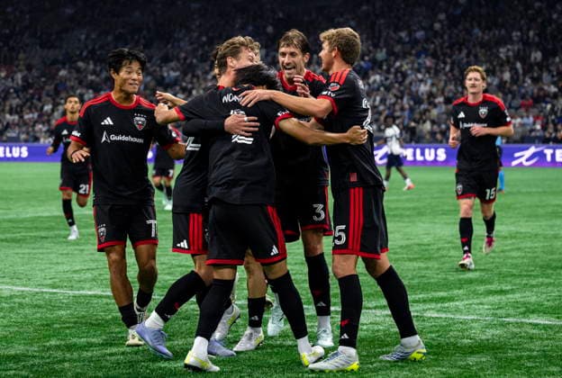 September 26, 2026, Vancouver, Bc, CANADA: D.C. United s Kimito Nono (2) celebrates with his teammates after scoring against the Vancouver Whitecaps during the first half of an MLS, Fussball Herren, USA soccer match, in Vancouver, on Saturday, Sept. 26, 2026. Canada News - September 26, 2026 - ZUMAc35_ 20260926_zaf_c35_198 Copyright: xJacobxMallarix