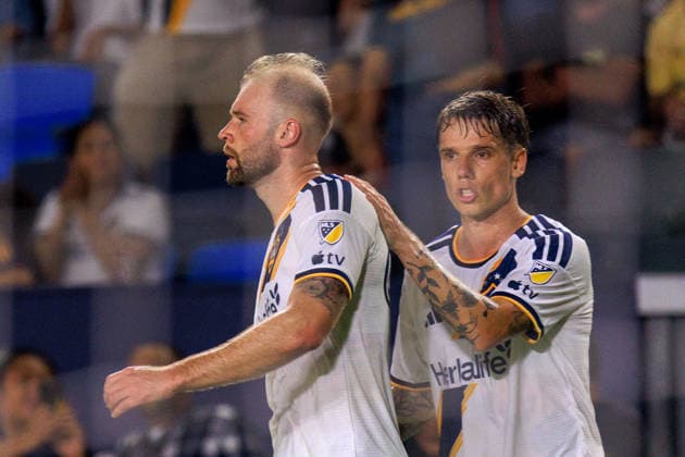 September 26, 2026, Carson, California, USA: Joao Klauss 99 of the LA Galaxy is congratulated by Calegari 2 after scoring a second goal during a regular-season MLS, Fussball Herren, USA match against the Colorado Rapids on Saturday September 26, 2026 at Dignity Health Sports Park Stadium in Carson, California. JAVIER ROJAS PI Carson USA - ZUMAp124 20260926_zaa_p124_014 Copyright: xJavierxRojasx